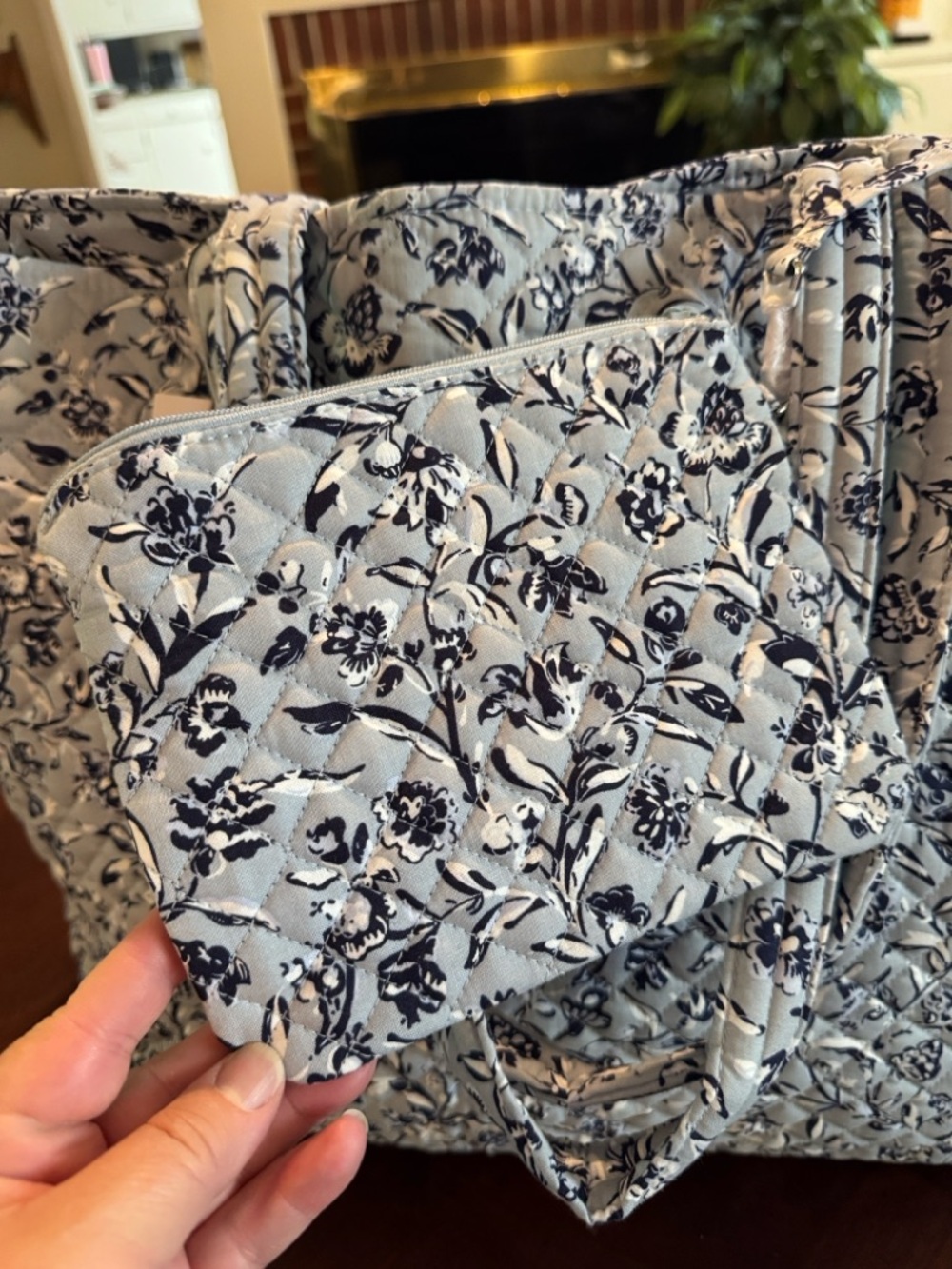 Vera Bradley Grand Tote Quilted - NWT - Picture 3 of 9